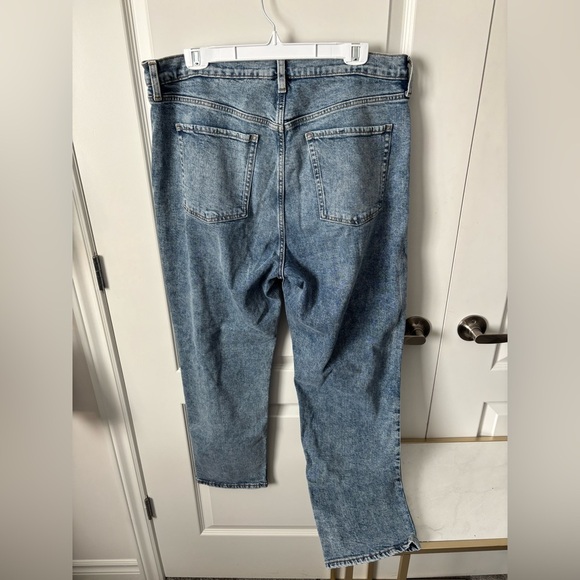 Old Navy | Extra High Rise Sky-Hi Straight Distressed Jeans | Size 16 - Picture 5 of 5
